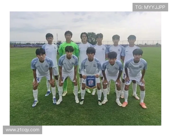 上海足球队在邀请赛中以67分稳居积分榜首位争夺冠军希望依然强劲