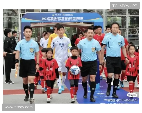 从草根到巅峰足球明星背后的奋斗与荣耀故事